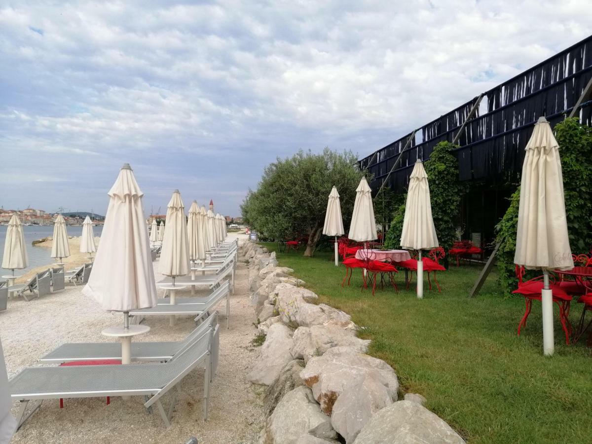 Apartments Flora Trogir Buitenkant foto